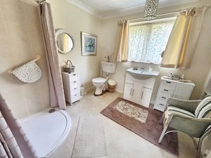 Shower room- click for photo gallery